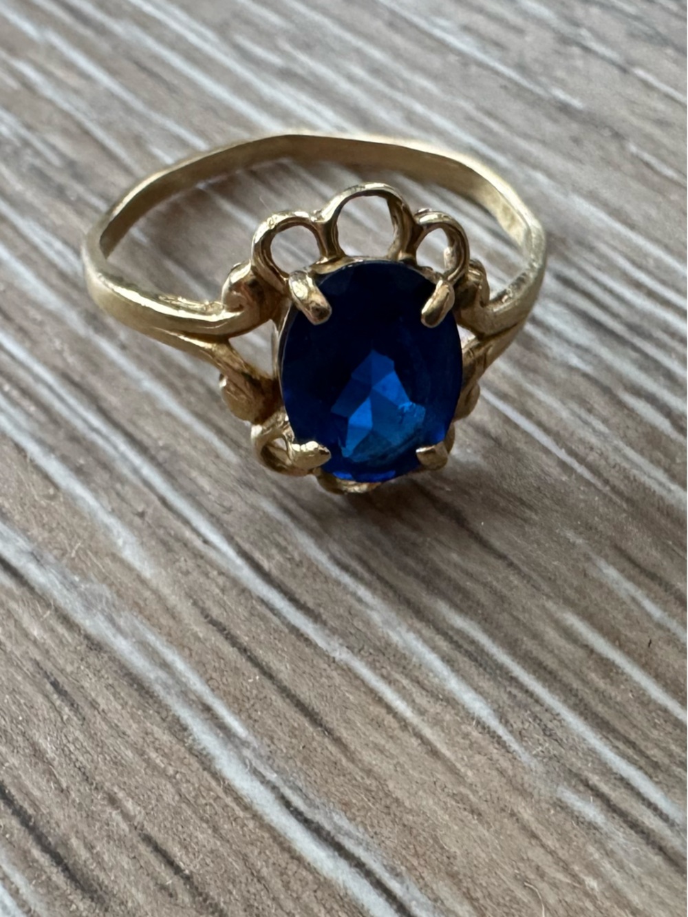 10k yellow gold ring with unidentified blue stone